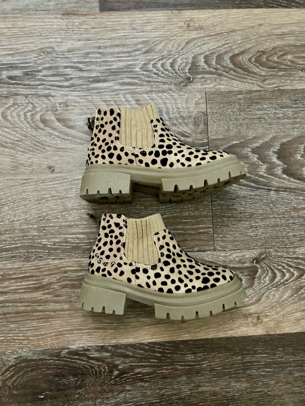 Blowfish Malibu Girls Chassy-K Chelsea Boot Cheetah print 6 toddler